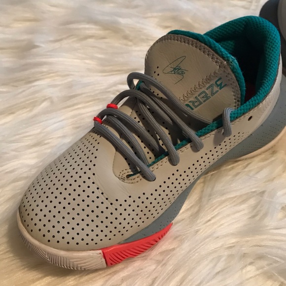 Under armor girls SC 3zero shoes - Picture 3 of 6